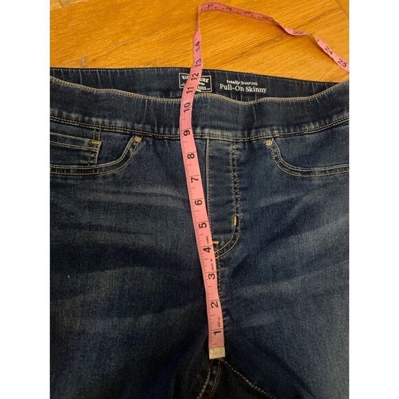 Signature By Levi Strauss Totally Shaping Pull-On Skinny Dark Wash Jeans W33 L30 - Picture 9 of 10